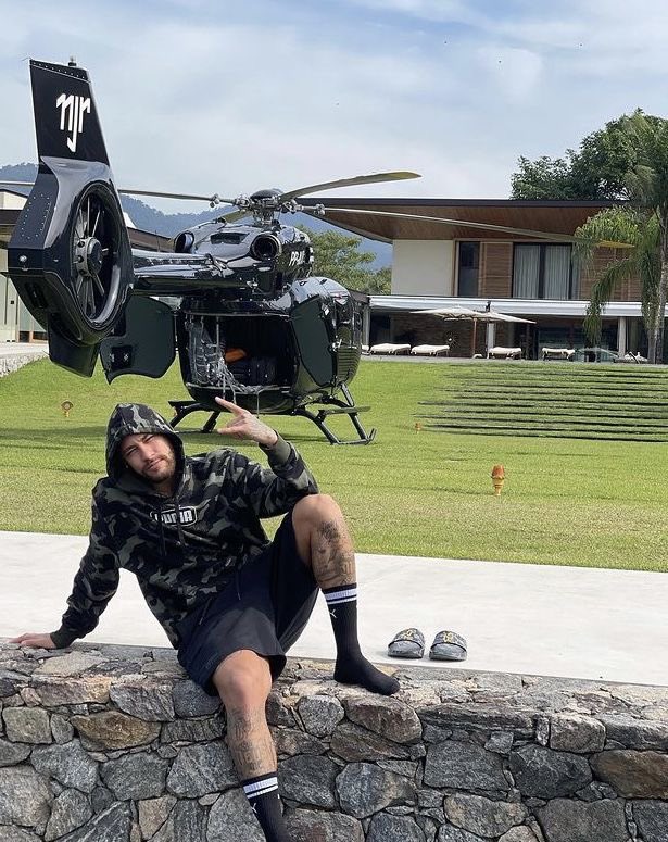 JOVEM BILIONÁRIO!

A Forbes afirmou que Neymar já tem mais de 1 bilhão de reais aos 30 anos!