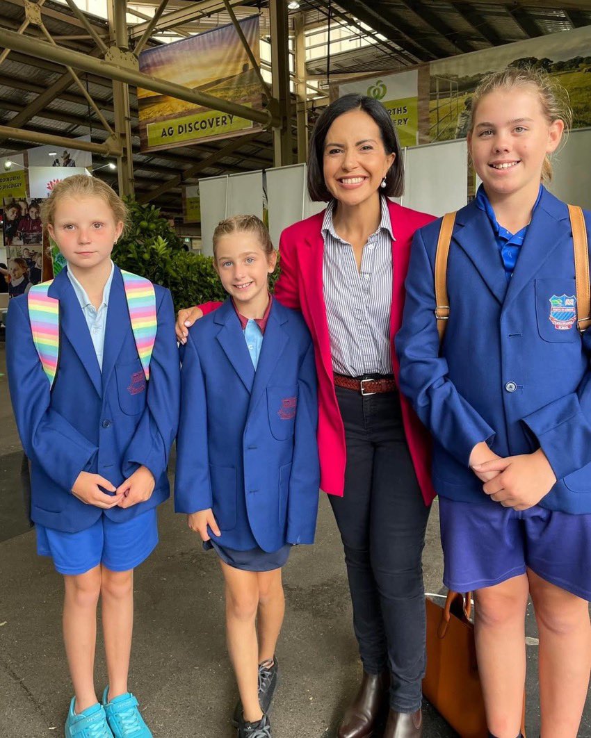 dizdarm's tweet photo. Congratulations Tarrawanna PS for being awarded second place in the Primary School Garden Competition at the Sydney Royal @eastershow. The students had a great time exploring the show &amp; met the Deputy Premier of NSW and Minister for Education &amp; Early Learning. https://t.co/07b2RDhUkX