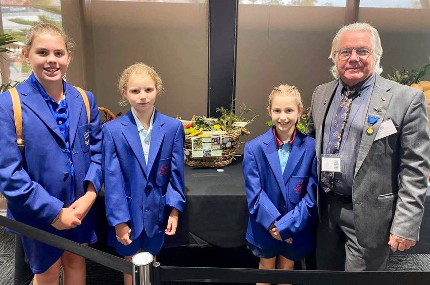 dizdarm's tweet photo. Congratulations Tarrawanna PS for being awarded second place in the Primary School Garden Competition at the Sydney Royal @eastershow. The students had a great time exploring the show &amp; met the Deputy Premier of NSW and Minister for Education &amp; Early Learning. https://t.co/07b2RDhUkX