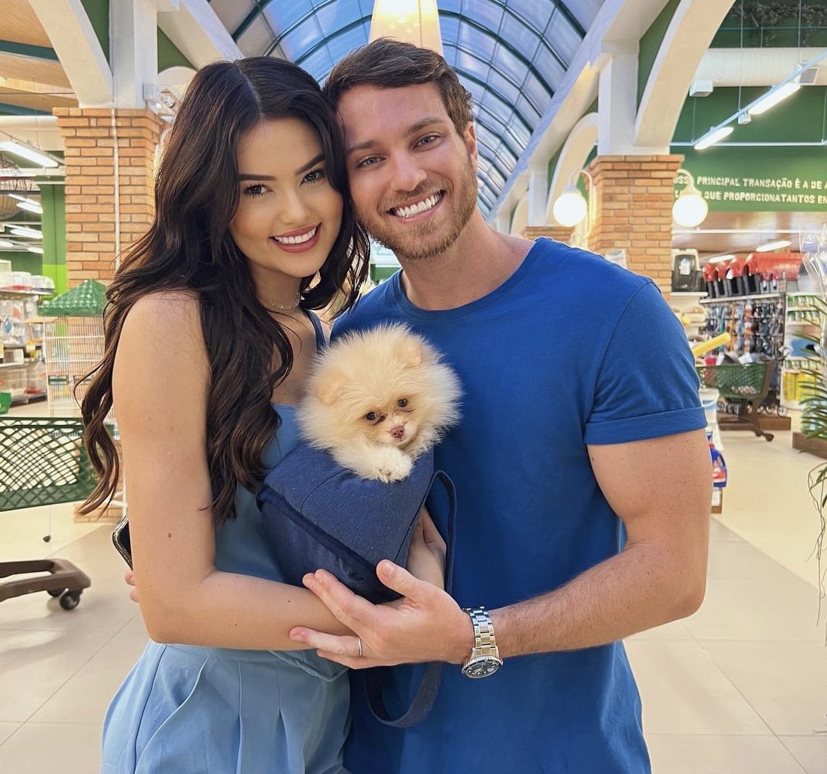centralreality's tweet photo. 🚨VEJA: Os ex-BBBs Lucas Bissoli e Eslovênia adotaram um cachorrinho e colocaram o nome de “Barãozinho”. https://t.co/UA1NgB5L9o