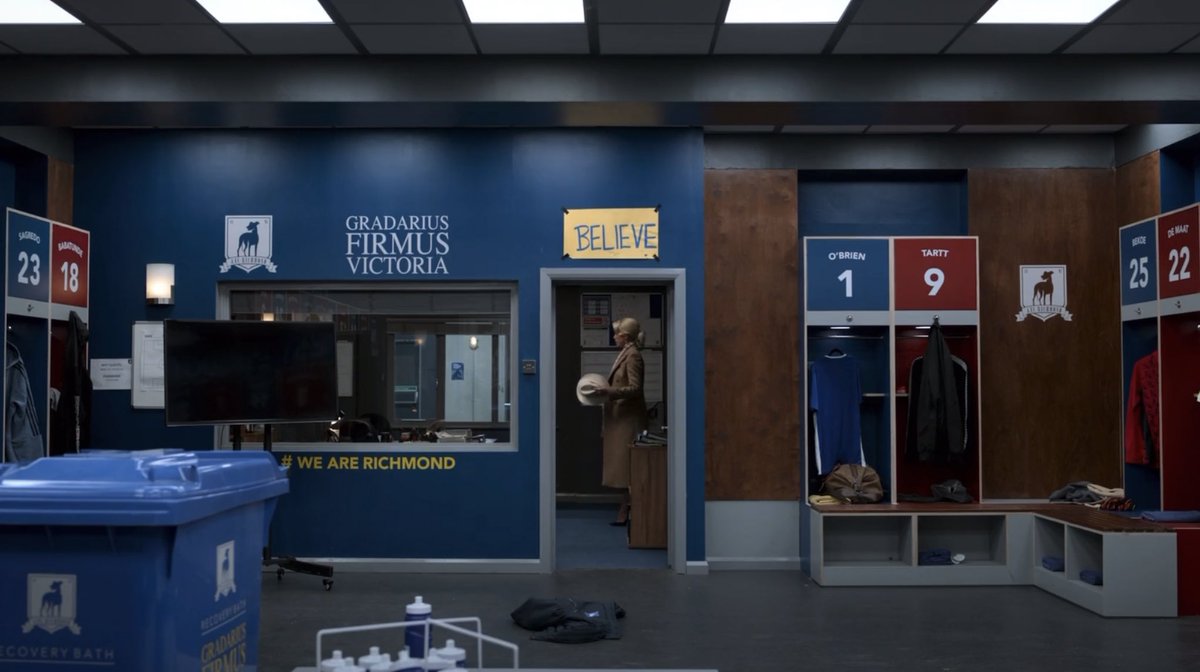 biIasso's tweet photo. (Con’t) Remember the jacket Rebecca drops as Ted watches her go from 1x06? It’s the same jacket Rebecca finds in place of Ted when she’s looking for him in 2x06. Parallels on parallels on parallels. https://t.co/XXFBoe554H