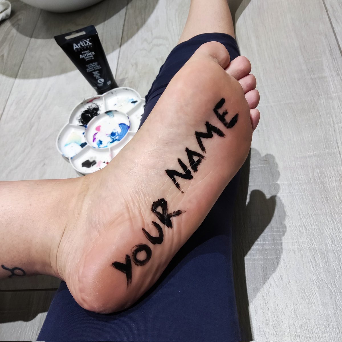 PaymonOnlyFeet's tweet photo. Quien me quiere en su propiedad? Pondré tu nombre en mi pie 😉
Mi Only fans: https://t.co/VCfpvbdLYv

#feet #FeetPictures #onlyfans #Onlyfanspromo https://t.co/xSPg3bo26J