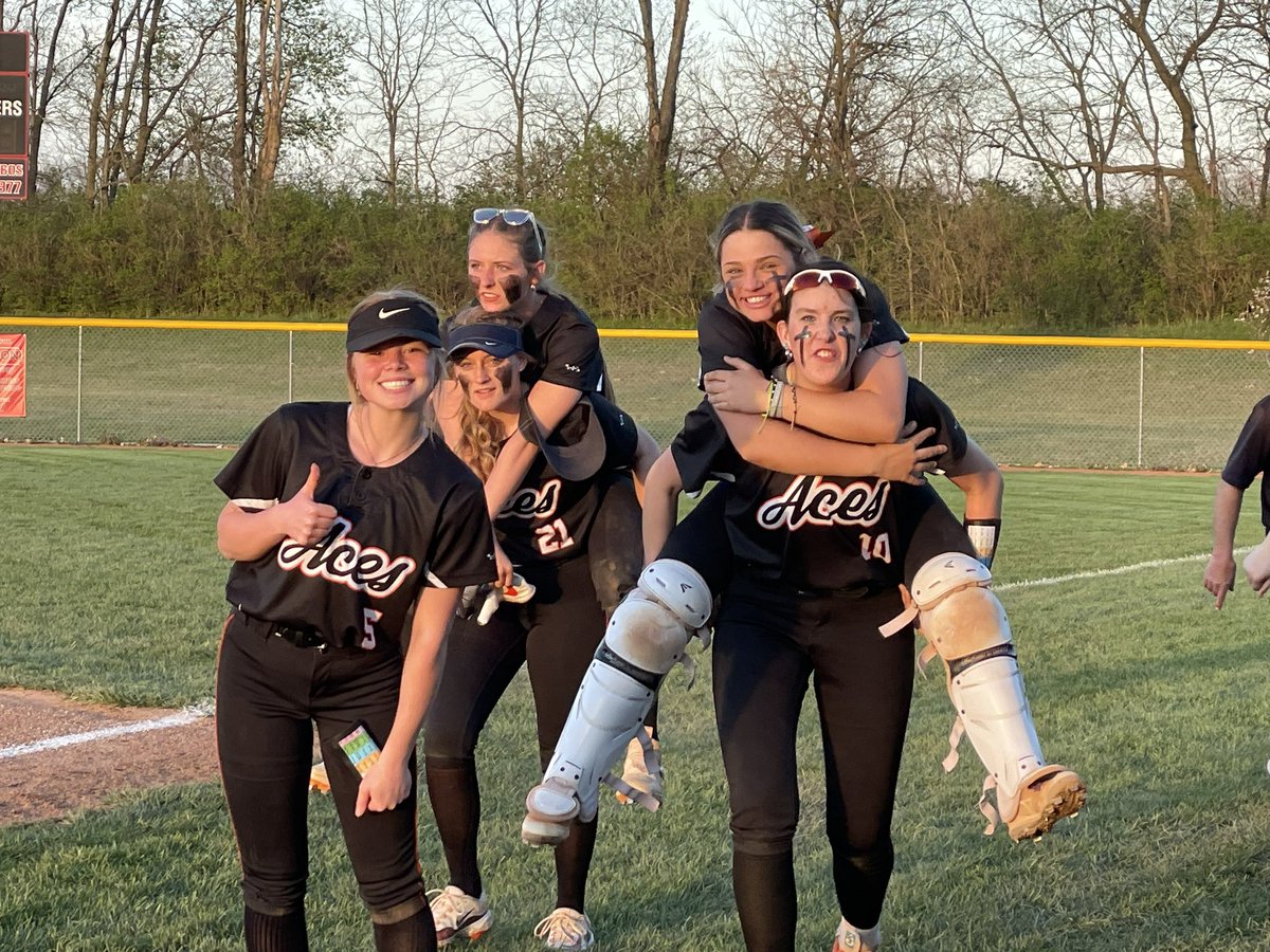 AC_Athletics1's tweet photo. Varsity softball with 14-10 W over the Tigers!JV softball takes home the W too!! Go Aces!!! https://t.co/WebPxrhJRA