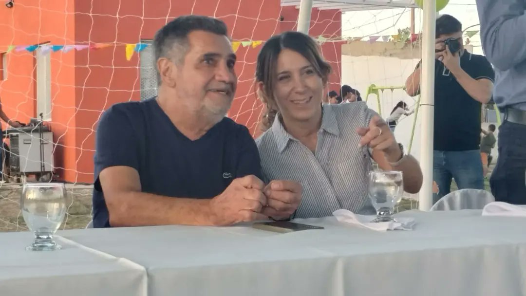 CarlosAPresas's tweet photo. Hoy entregamos de 177 nuevos créditos del programa #MásVidaDigna, e inauguramos el nuevo #PolideportivoSocial en #MalvinasArgentinas 3ra. Sección, junto a la ministra @LauraJureCba el intendente @GMazzalay y el Legislador @RRufeil https://t.co/BMd19F3zPz