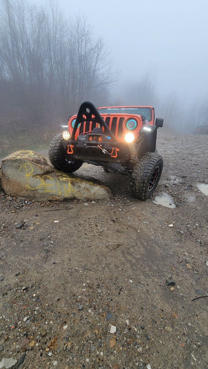 Flexing at Black Mountain!
#blackmountain #harlankentucky #damadam #identitycrisis #chasingtheadventures #shieldmaiden #rideandraid #flexeveryangle #dovikingshit #viral #jeep #jeepgirl #jeepgirlshit #wranglerwomen #wrangler #offroading #offroad #offroadnation #4x4 #4x4life