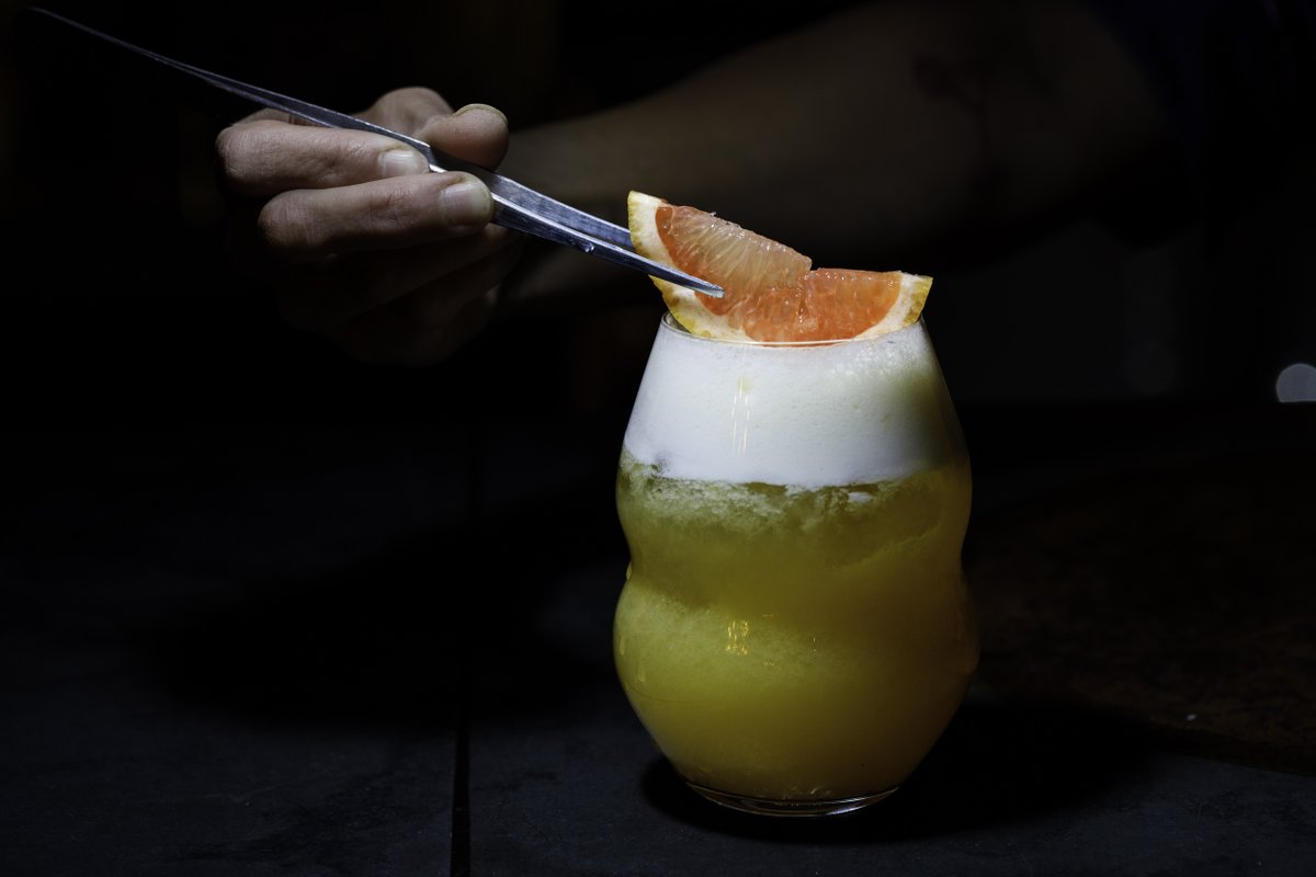 limosnerosmx's tweet photo. Te invitamos a conocer la coctelería de #Limosneros para comenzar tu visita. Sabores e ingredientes mexicanos con técnicas contemporáneas de mixología. #mixology #cocktails #centrohistorico https://t.co/y6sLemXrwp