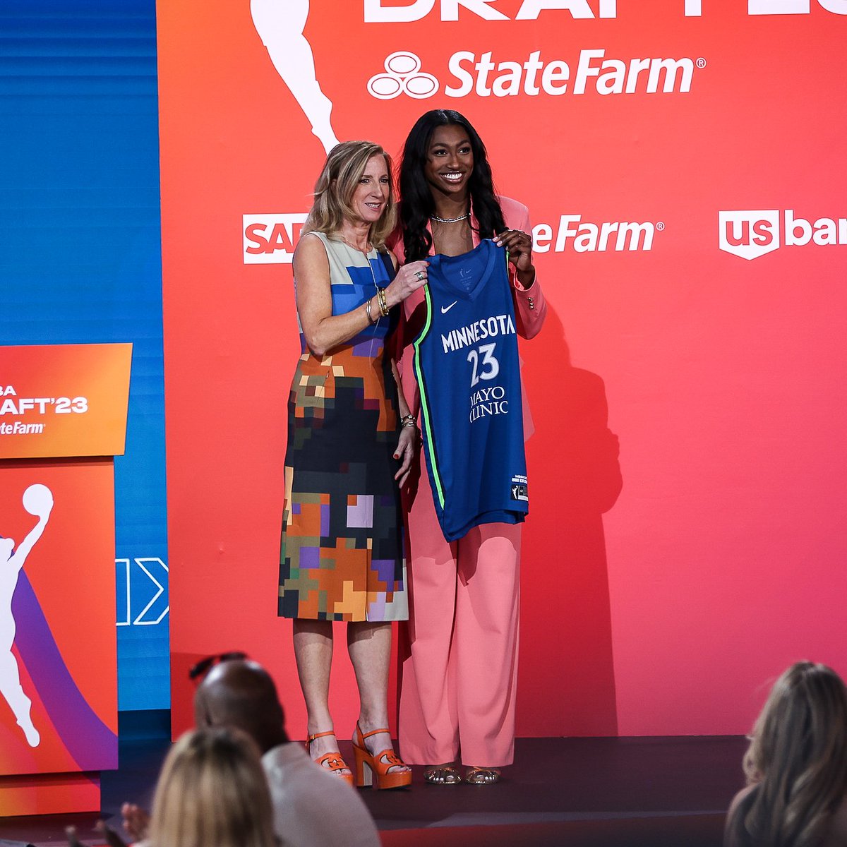 TerpsWBB's tweet photo. Shining bright 💎

#WNBADraft https://t.co/QJSWwp3qpN