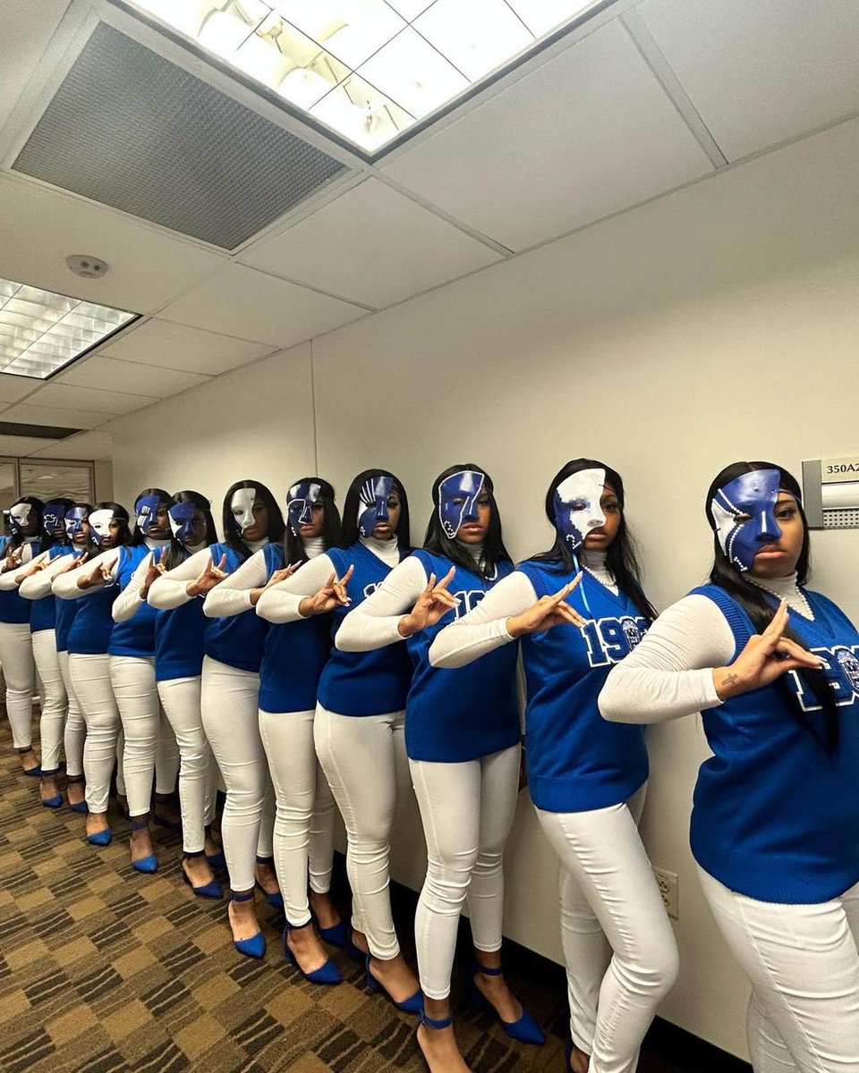 watchtheyard's tweet photo. Show some love to the new Spring 23 Zetas at LSU! 💙

📷: @lsuzetas https://t.co/7G3cKpOnrZ