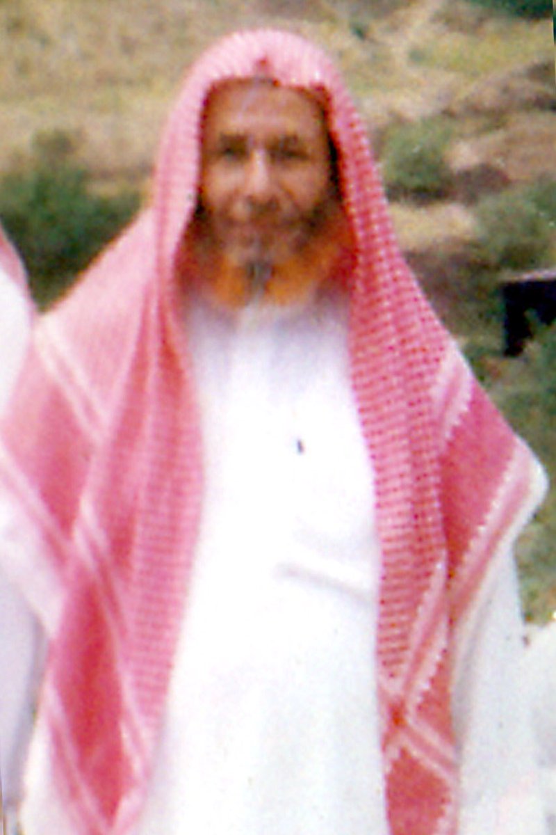 اللهم إنه عاش كريماً باذلاً للمعروف محباً للخير ساعياً في قضاء حوائج الناس اللهم فاجعله ووالدتي من أهل الفردوس الأعلى من الجنة فأنت أكرم الأكرمين وأرحم الراحمين