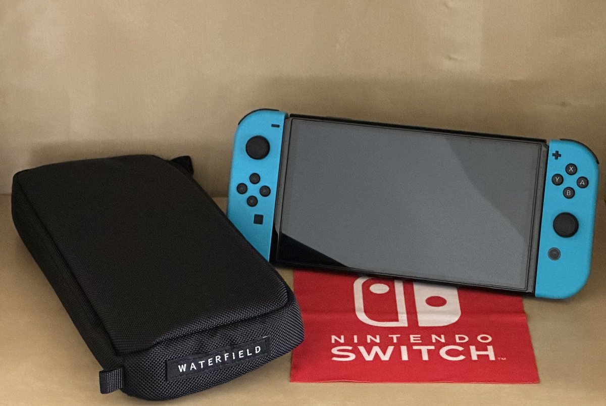 Me4aRZ's tweet photo. @toucharcade @SFBags @JaredTA While I donβt have the case for my #SteamDeck I did pick one up for my #NintendoSwitch and itβs great! Normally Iβm a hard-case person for my portable systems but I feel perfectly safe throwing my #Switch in the #MagneticCase from @SFBags in my pack without worry of damage! https://t.co/FcVOpWfvYF