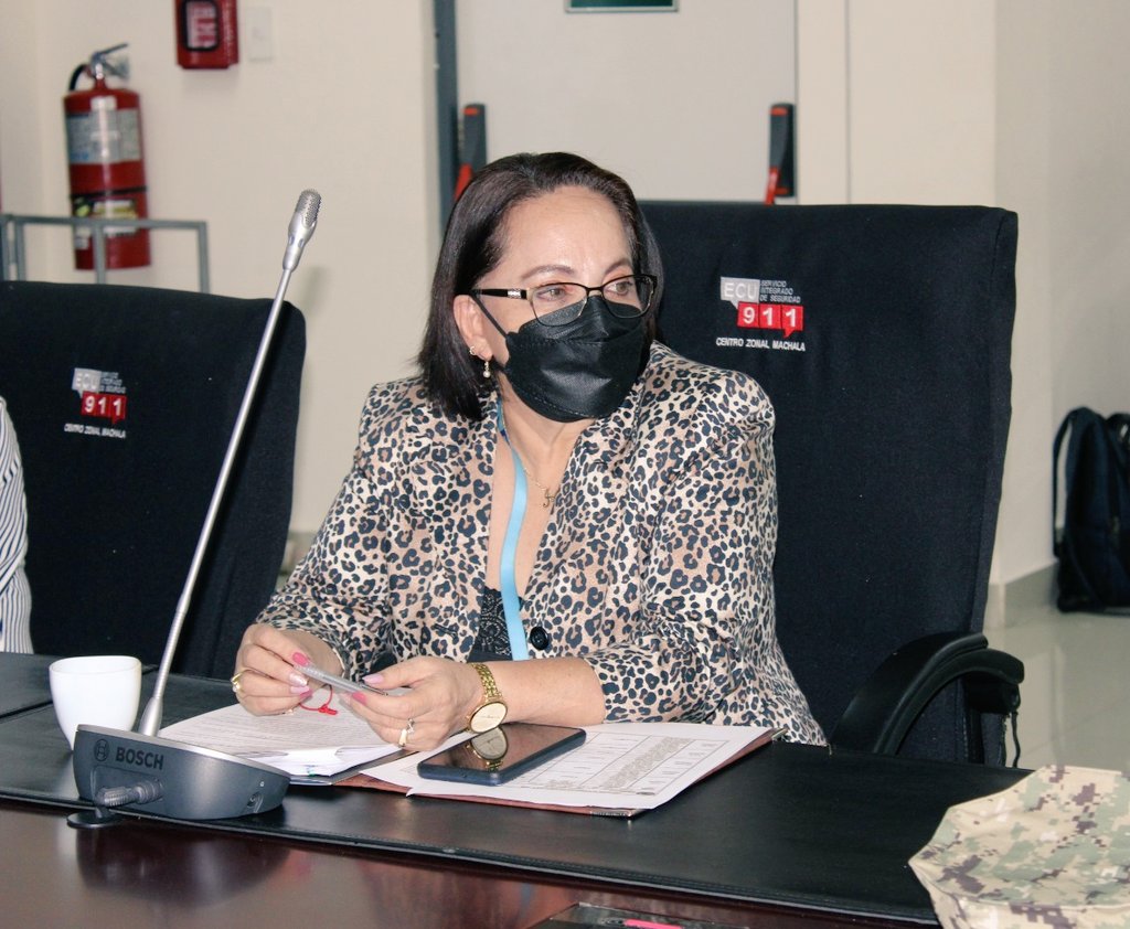 .<a href="/IsabelCuevaOrt1/">Isabel Cueva Ortega</a>, Coordinadora zonal de <a href="/Salud_CZ7/">Coordinación Zonal 7-SALUD 🇪🇨</a>, participa en el #COE provincial de #ElOro donde informó que el personal de <a href="/Salud_Ec/">Ministerio de Salud Pública 🇪🇨</a> continúa brindando atención médica y psicológica a las personas afectadas por el sismo, registrado el pasado 18 de marzo.