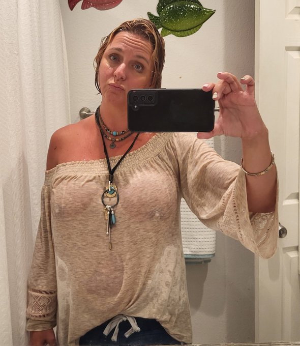 Mommy got  wet carrying the groceries in😯😢🥴 https://t.co/g6rA8wxr80