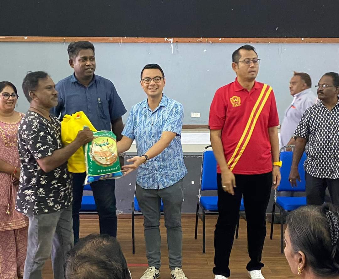 cheanchung's tweet image. Saya &amp;amp; YB @halimey pergi ke Dewan Bunga Kertas di Taman TTDI Jaya untuk program sumbangan bakul makanan yang dikendalikan oleh Skuad Kebajikan Seri Setia. 

Seramai 80 keluarga telah menerima beg makanan daripada NGO Skuad Kebajikan Seri Setia.