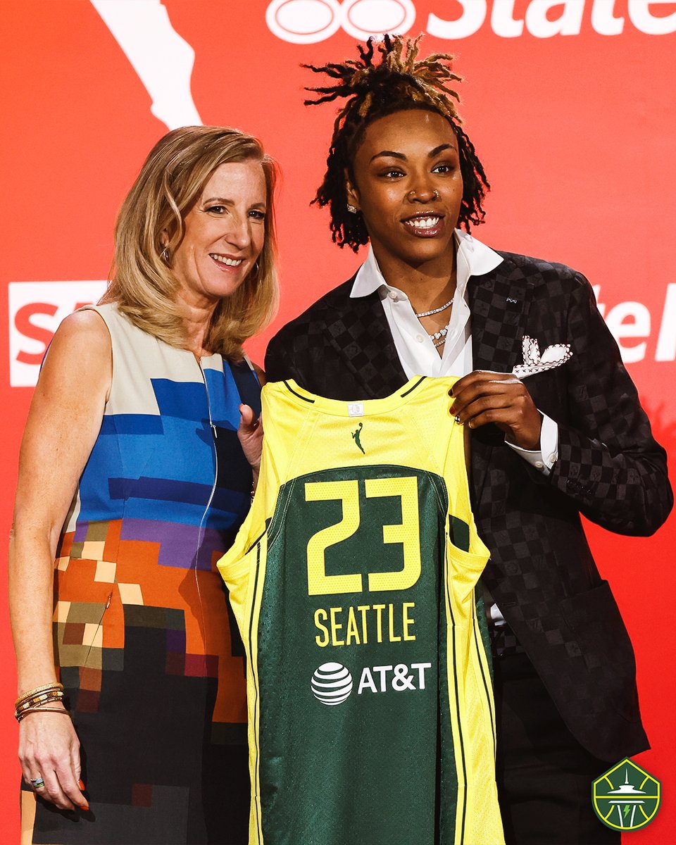 😎😎😎 <a href="/ladylynn22_/">Jordan Horston ✊🏽 she/her</a> 

#WNBADraft x #TakeCover