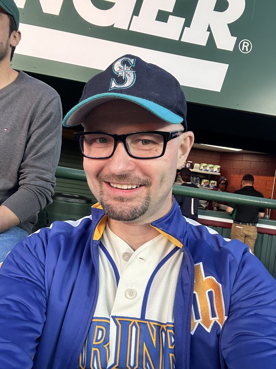 DerrickG's tweet image. I moved away from Seattle over six years ago and this is the first time I’ve seen the @Mariners in that time! I am #whereiroot in center field creating a no fly zone for them! LETS GO MARINERS!