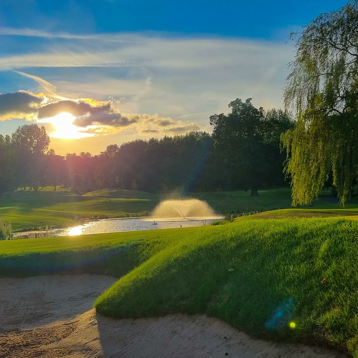 IngestreParkGC's tweet photo. The day has finally come!

Today we open the first of our new holes 🙌 with the new 1st, 9th and 18th coming in to play.

There will be a new routing around the course, please check with the Pro Shop.

Enjoy ⛳️👌 https://t.co/nZVLegmwEo