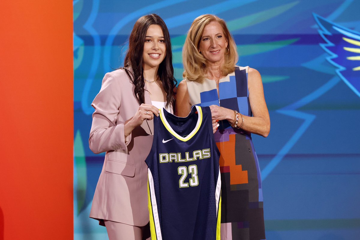 NBAMEX's tweet photo. ¡Histórico! 🤩
Lou Lopez es la PRIMERA MEXICANA 🇲🇽 en ser seleccionada en el #WNBADraft  y jugará con @DallasWings… ¡Felicidades! 🎉 https://t.co/nNlQruRCfJ