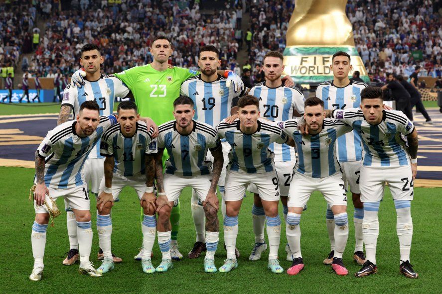 Encu5Futbol's tweet photo. ONCE IDEAL | 🇦🇷Argentina 2022 🆚️ España 2010🇪🇦

🔸️Formación: 4-2-3-1

En un ratito publíco las encuestas en este HILO 👇 https://t.co/5teDdYq0Mc