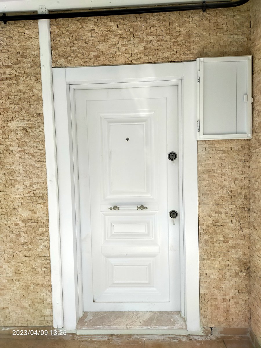 CelikkapiVe's tweet image. Bir kapı bir eve ancak bukadar yakışır fotoğraf&apos; a baktığımda renkleri kullanmanın bir ölçüsü olduğu bir kez daha anladım, tabiki bu zevk bizleri tercih eden müşterilerimiz Gamze hanıma ait güle güle kullansınlar efendim.