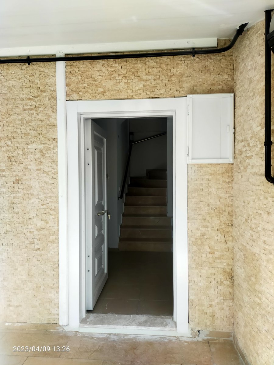 CelikkapiVe's tweet image. Bir kapı bir eve ancak bukadar yakışır fotoğraf&apos; a baktığımda renkleri kullanmanın bir ölçüsü olduğu bir kez daha anladım, tabiki bu zevk bizleri tercih eden müşterilerimiz Gamze hanıma ait güle güle kullansınlar efendim.