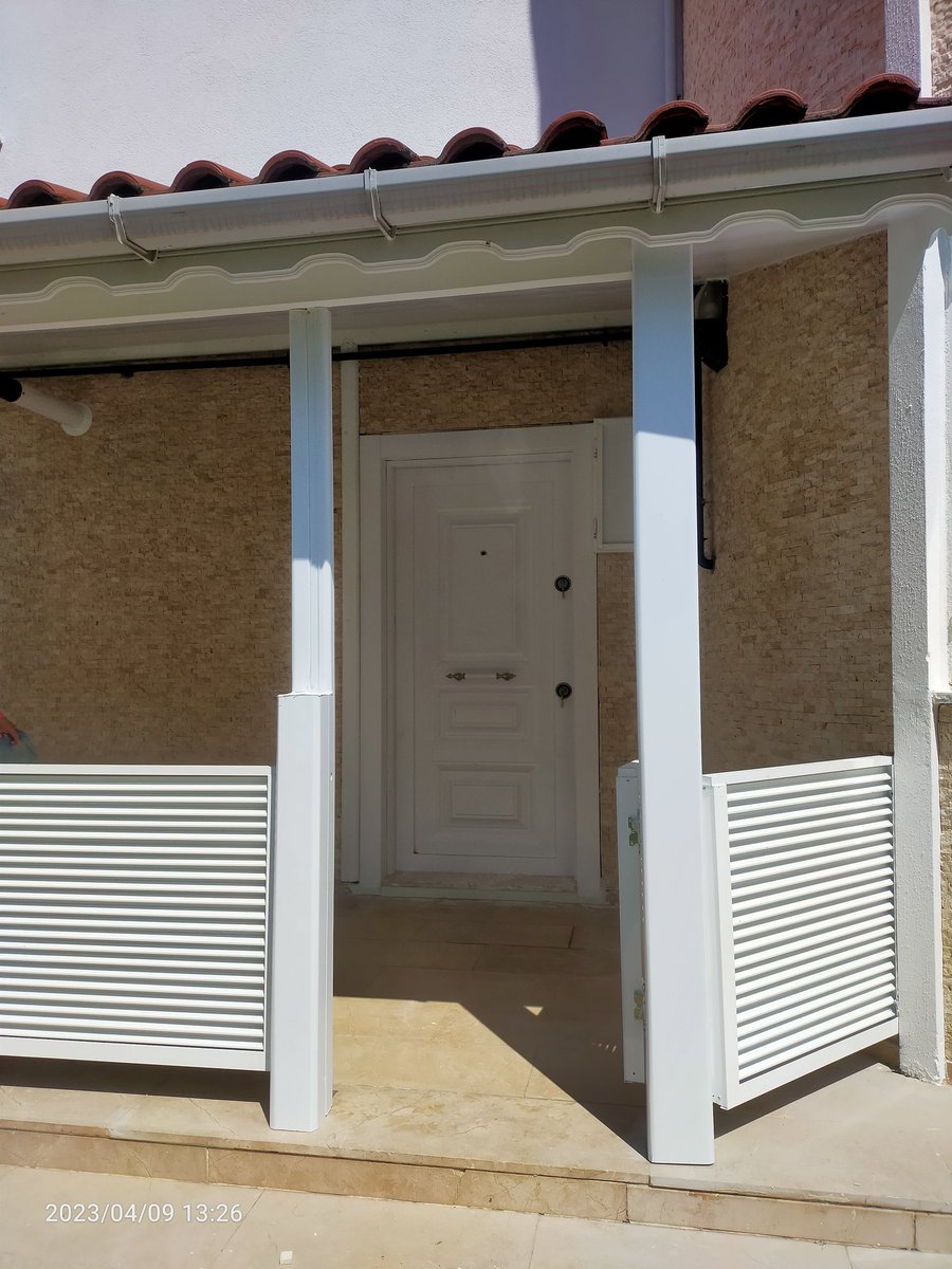 CelikkapiVe's tweet image. Bir kapı bir eve ancak bukadar yakışır fotoğraf&apos; a baktığımda renkleri kullanmanın bir ölçüsü olduğu bir kez daha anladım, tabiki bu zevk bizleri tercih eden müşterilerimiz Gamze hanıma ait güle güle kullansınlar efendim.