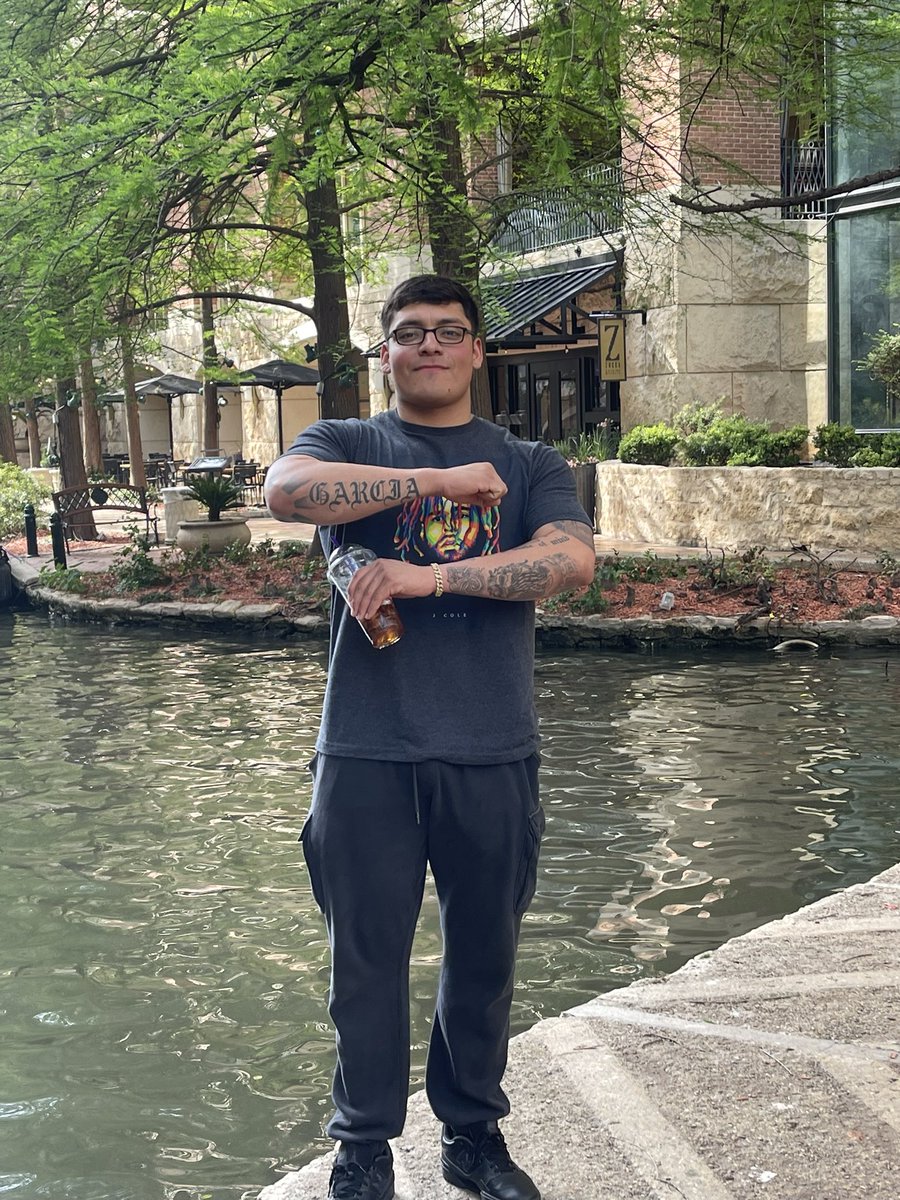 leogonz50_'s tweet photo. ⭐️ https://t.co/Jr9wojvqXl