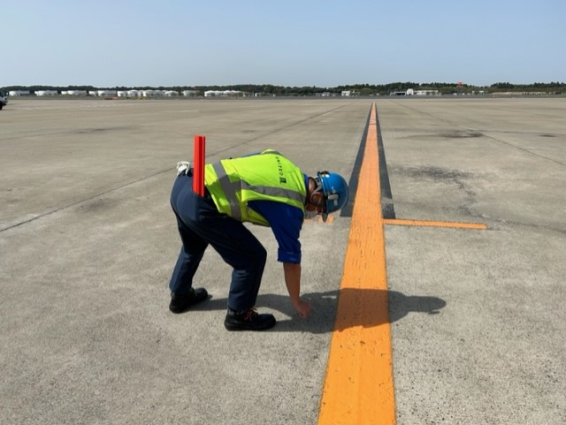 Daisuke_UAL's tweet photo. Let's pick up FOD!
@JT67977409 @TY40222349 @SakimotoHiro @JinYonekura @NosakaKaz @u130899 https://t.co/1Q9HzKP4GK