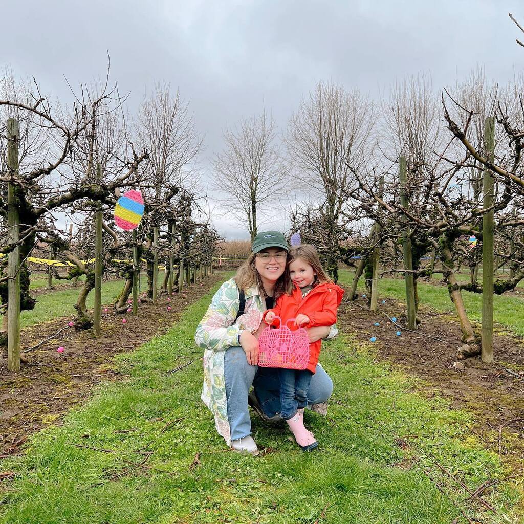 Easter weekend summed up 🐰🫶🏻🐣 

Made a few core memories this weekend with Rowan! What a lot of fun despite the 🌧️ I think going to the farms might be an annual thing now! 

#easterweekend #vancouvermom #maanfarms #tavesfamilyfarm #granvilleisland #v… instagr.am/p/Cq4D1LsvXu8/