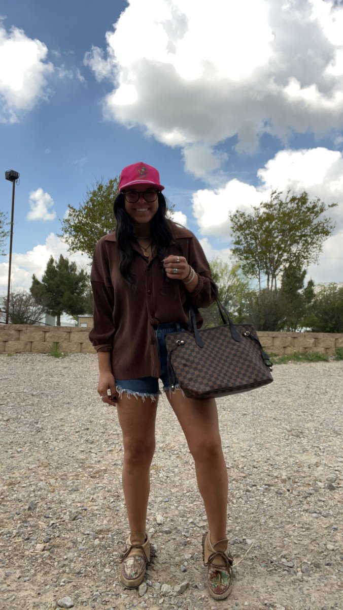 Riley_Roo22's tweet photo. The bruised, swollen left knee is thanks to the 2 year old that tried to rub me off on the wall🤪 https://t.co/pjQ8D8dhhS