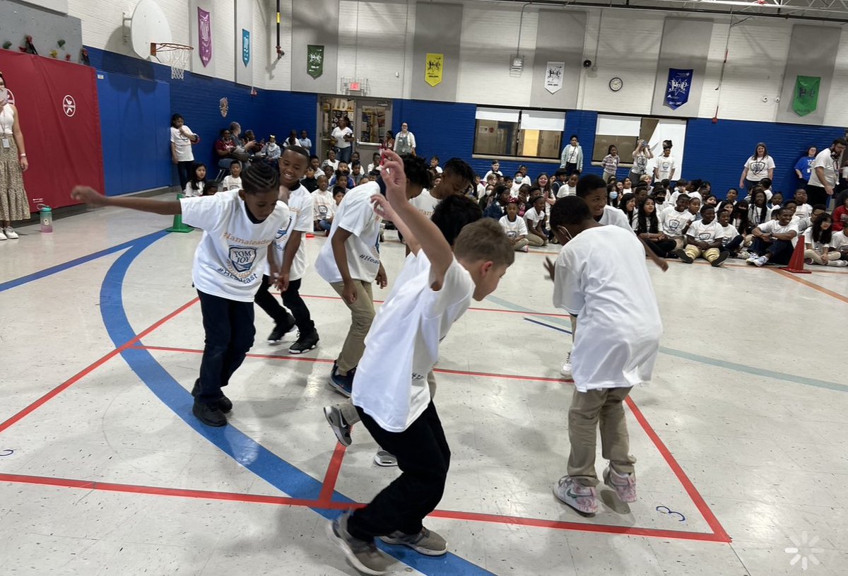 Educator817's tweet photo. More footage from our @TomJoyElem Spirit Day. Our scholars and staff had a blast.
#TomJoyTigers🐯 #TCAPReady @MNPS_Magnet @MNPS_SOI @Dr_WJP @i3STEMLEAD @J_Uppinghouse https://t.co/LrRAcQXru7