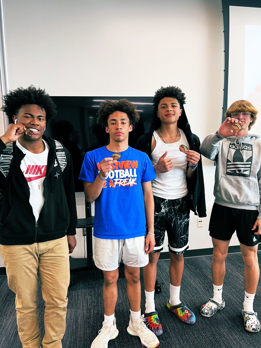 moore_ops's tweet photo. I did my first medal presentation as a track and field coach at Westview and it got me excited about the future here. I can’t wait to see where this program goes. We have a lot of young talent and I know the future is bright. 🟠🔵🏃🏾‍♂️🏃🏽 https://t.co/teWsCVOmYp