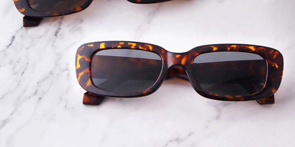 FashionFramesF's tweet photo. #shades #cool Women's Rectangle Shaped Sunglasses https://t.co/VFOuPjlAqn