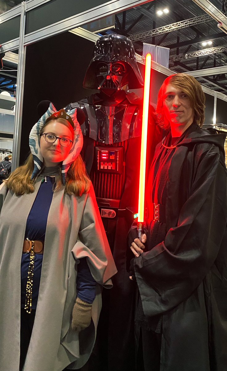 joshual2159's tweet photo. Had a blast at @starwars celebration 2023. Shoutout to @Atopgun007 @BlindWaveCrew, absolute legends. I swear in the last pic I tried to look mad and/or moody but it was impossible, too much fun! Until next time #MTFBWY ❤️✨

#SWCE2023 #YesSWCE2023 #SWCE #StarWarsCelebration2023 https://t.co/SQ65sjY2T4
