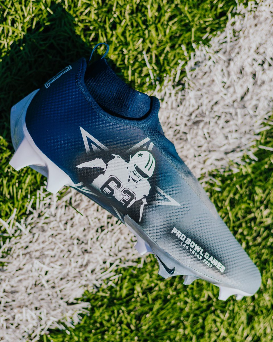 jada_theblock's tweet photo. Pro Bowl Trophy Cleats for Cowboys C Tyler Biadasz!
@TylerBiadasz
@dallascowboys
#customcleats #customshoes #customsneakers #customart #nfl #nfldraft #nflfootball #football #tylerbiadasz #dallascowboys #cowboys #probowl https://t.co/VIz7aBVpWQ
