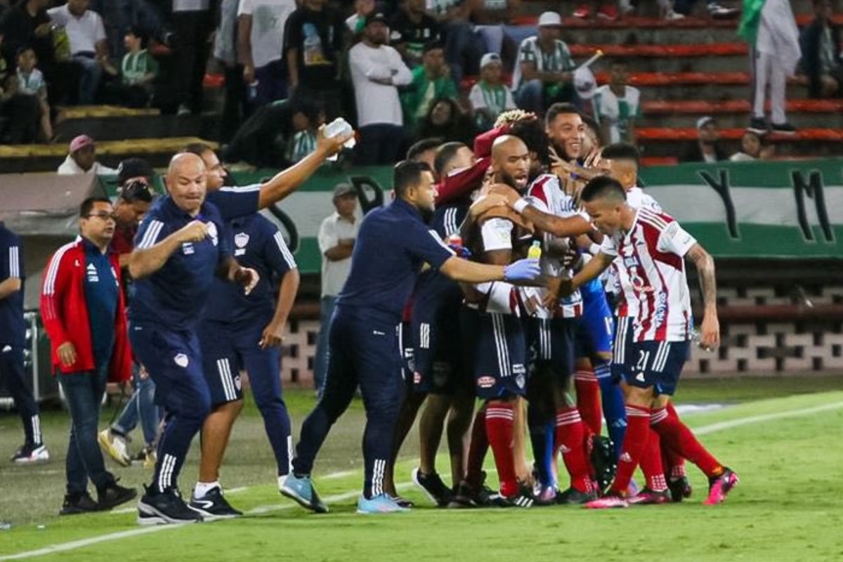 Lluvia de RT'S para celebrar este triunfazo de Junior en el estadio Atanasio Girardot 🥳🔥.

📸 <a href="/JuniorClubSA/">Junior FC</a>