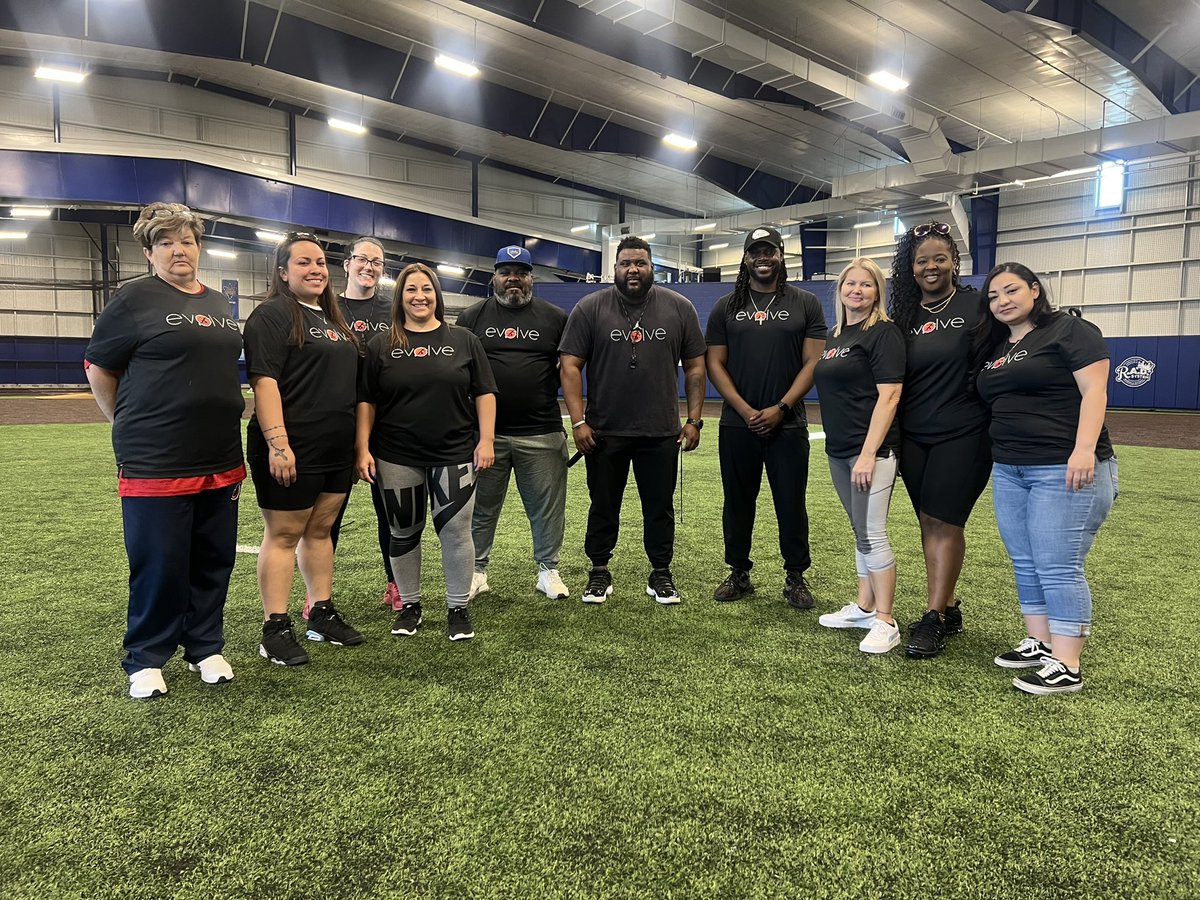 Evolve__Academy's tweet image. Thank you to our EVOLVE Board and volunteers for making our open house rock!! We appreciate everything you to help Evolve Academy and all it’s programs grow!! #evolveacademy #decisionsdefinedestiny #madeinkc