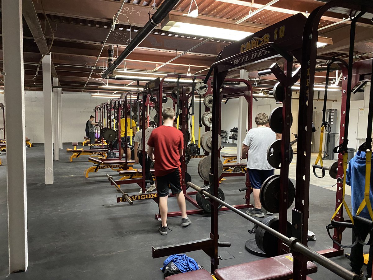 DavCardFootball's tweet photo. 52 middle schoolers today for strength and conditioning training. Year 6 of our spring middle school session and always great to connect with our youth. The train keeps rolling baby!!! @DavisonMade @DavisonSchools https://t.co/x4QWLq62Di