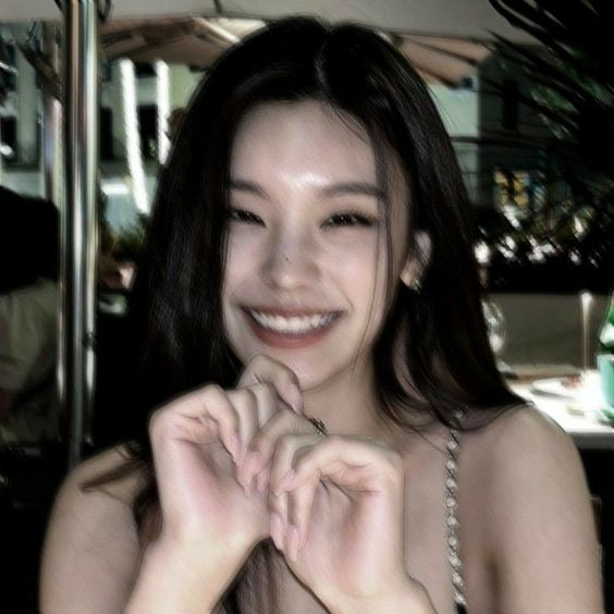 ccvminvlog's tweet image. ｡✰彡 Arma tu outfit según tus gustos (versión grunge/emo)
                            BY :🍟