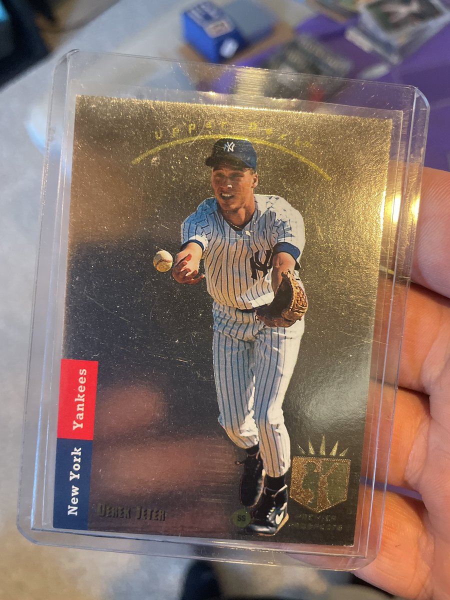 amGLEBLIN's tweet photo. @CardPurchaser Just inherited this many from my uncle….. 1 card in and I went to buy some gloves 🥲 https://t.co/bd53SS1JuK