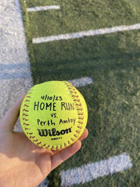 EHS_Softball1's tweet photo. Allie Dima went 2 for 3 with a single and a HOME RUN! https://t.co/l3eRr9ApSv