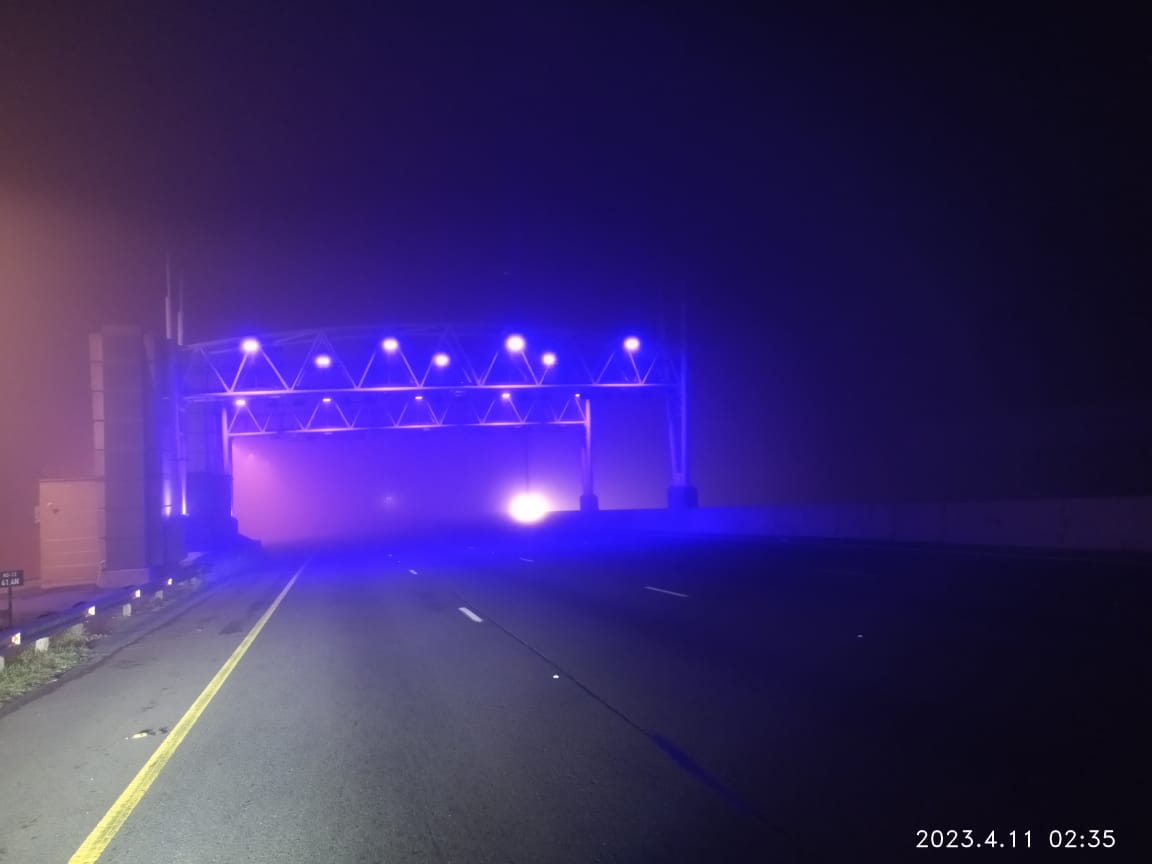 GTP_Traffstats's tweet image. ⚠️ ⚠️ VISIBILITY RISK  ⚠️  ⚠️ 
N3 near Buccleuch Int.
02h30 Tues 11 April 2023 
Please #ThinkSafety 
Slow down, Keep left, Increase Following Distances, Use Dipped beams ( not "brights") and fog lamps (if vehicle equipped)
@_ArriveAlive 
@SANRAL_za several Street lights faulty!