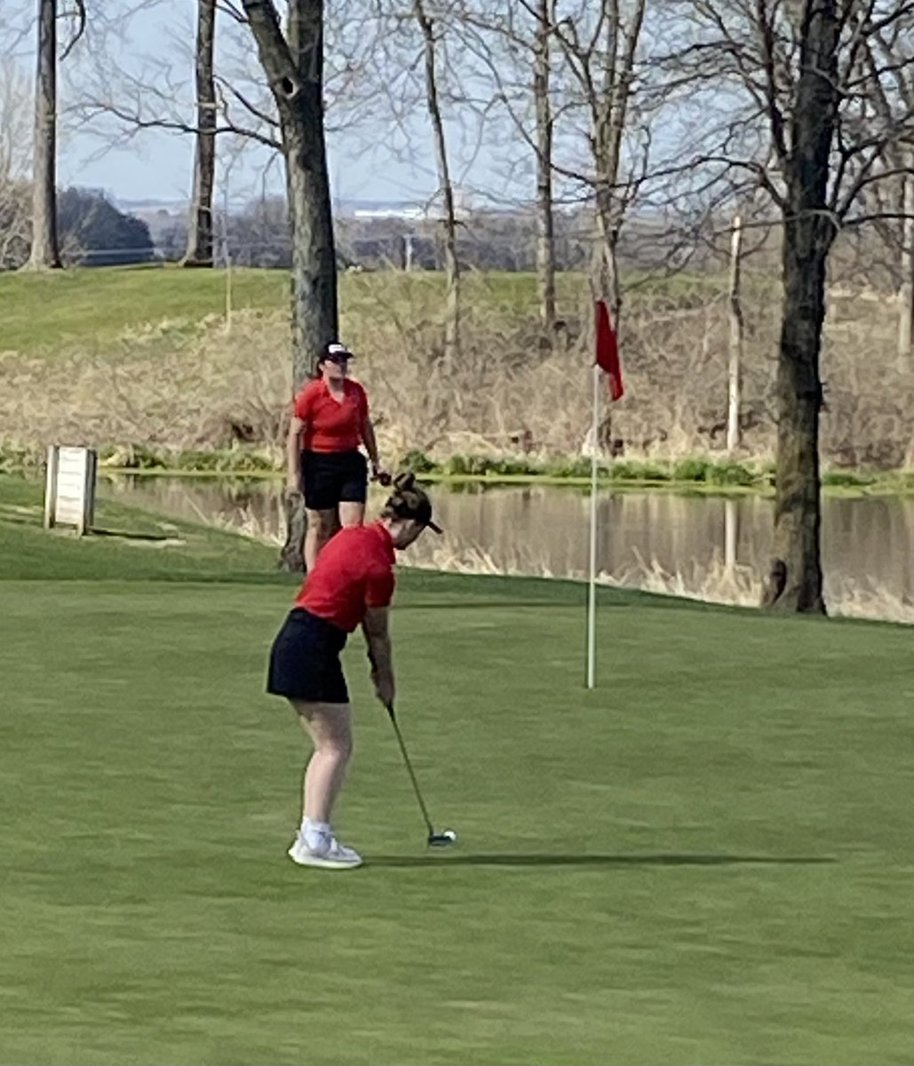 RiverQueenGolf's tweet photo. First meet of the season today! What great weather! All Queens who scored today were within 2 strokes of each other. 😳 Don’t think we’ve ever had that happen! Makes for competition within the team. I like it. Keep working hard! https://t.co/GGa9b8eDVq