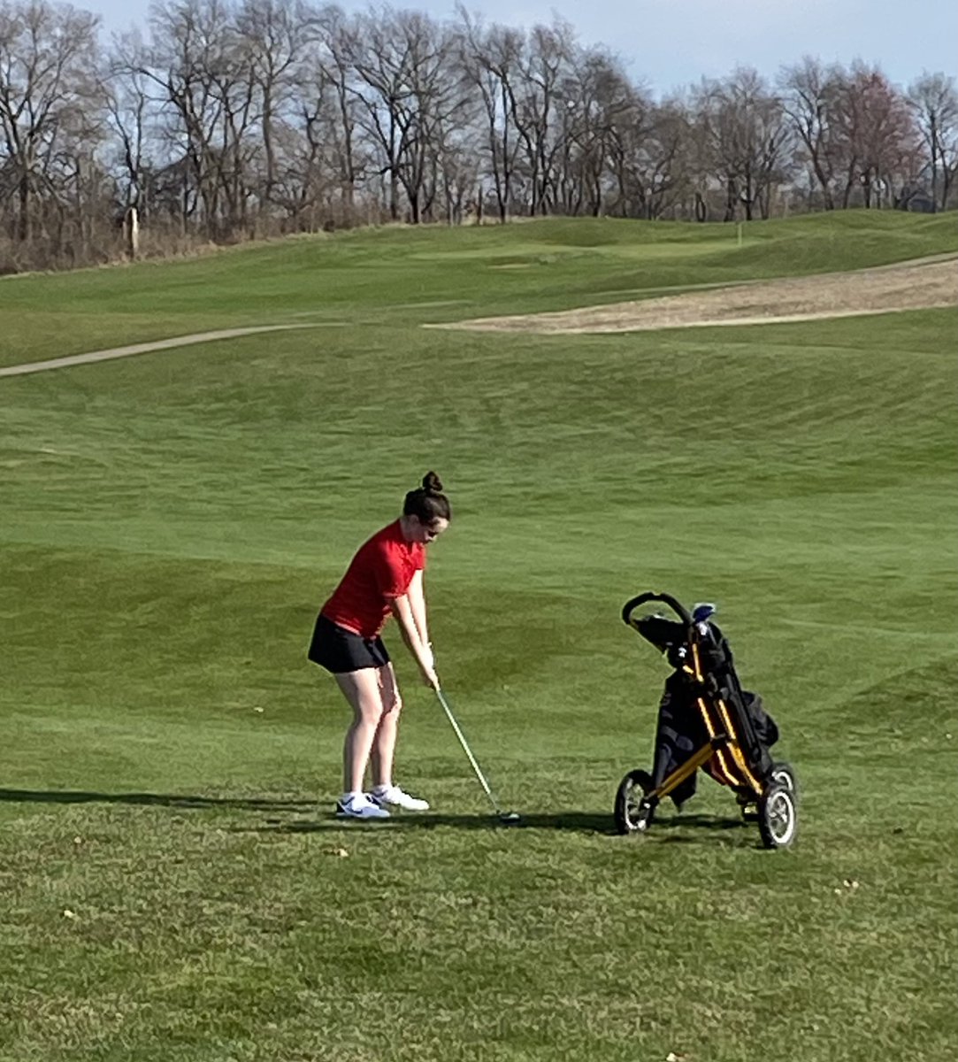 RiverQueenGolf's tweet photo. First meet of the season today! What great weather! All Queens who scored today were within 2 strokes of each other. 😳 Don’t think we’ve ever had that happen! Makes for competition within the team. I like it. Keep working hard! https://t.co/GGa9b8eDVq