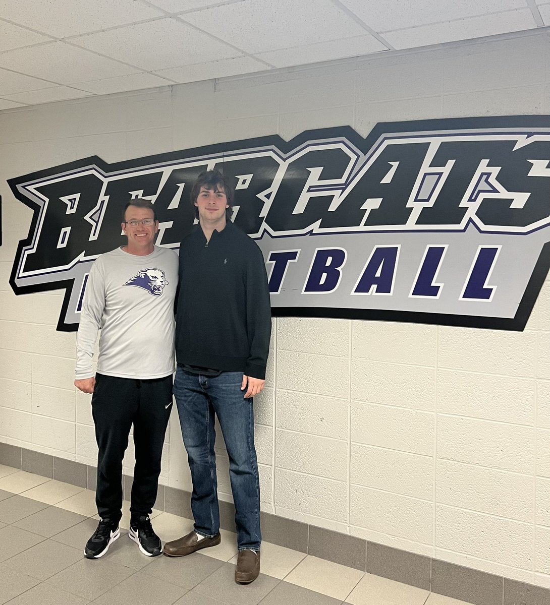 KeithRobinson08's tweet photo. Wanna thank Coach Niven for a great visit! Had an amazing time at SBU. https://t.co/PPvQy194tP