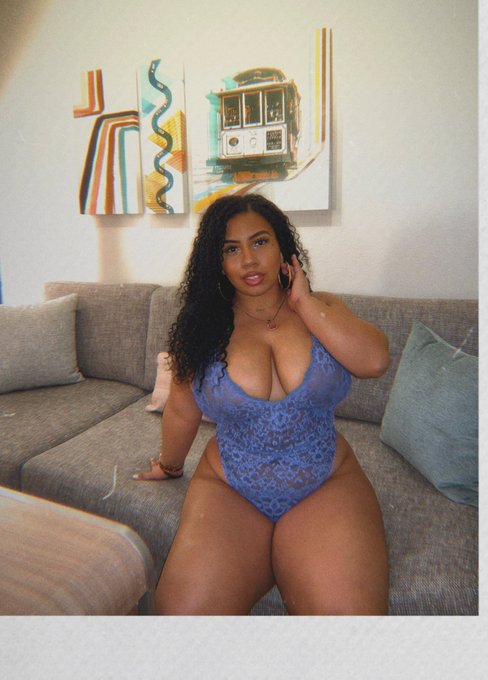 🌹🦋 https://t.co/GyZosUV0Wy