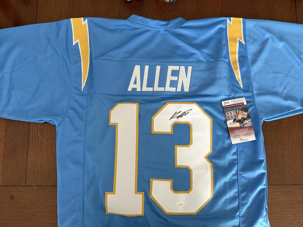 LAC_Unleashed's tweet photo. 🚨Attention #Chargers Fans🚨

It’s time for a “SLAY GIVEAWAY”

Enter to win a signed Keenan Allen (@Keenan13Allen) jersey!

Winner will be announced April 26th!

TO QUALIFY: 
-Follow @LAC_Unleashed 
-Subscribe to YT channel
-RT &amp; Comment w/ YT sub screenshot👇 https://t.co/BlTenfmxfm