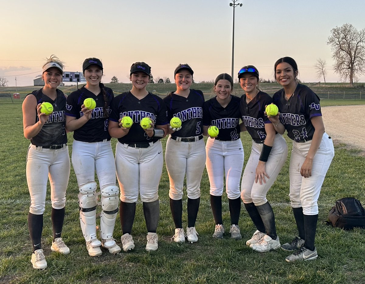 <a href="/RV337/">Royal Valley</a> 8 bombs 💣 💣💣💣💣💣💣💣by 7 girls vs Hiawatha M.Schmidt(2), A.Clements, D.Rodewald, A.Ladson, K.Bryan, M.Blackwood, S.Klotz Great work ladies 🥎💪🏼 <a href="/sportsinkansas/">Sports in Kansas</a> <a href="/KansasPregame/">Kansas Pregame</a> <a href="/KanzalandSports/">MSC Sports</a> <a href="/HoltonRecorder/">Holton Recorder</a>