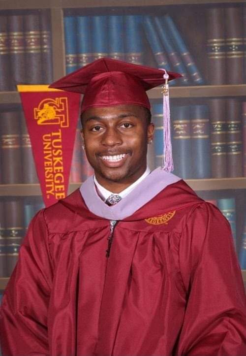 CynthiaMcCray19's tweet photo. He believed he could, so He DID! 
👏🏾 👏🏾 👏🏾 👏🏾  @jalenCarlyle https://t.co/hfU1WYfn8w