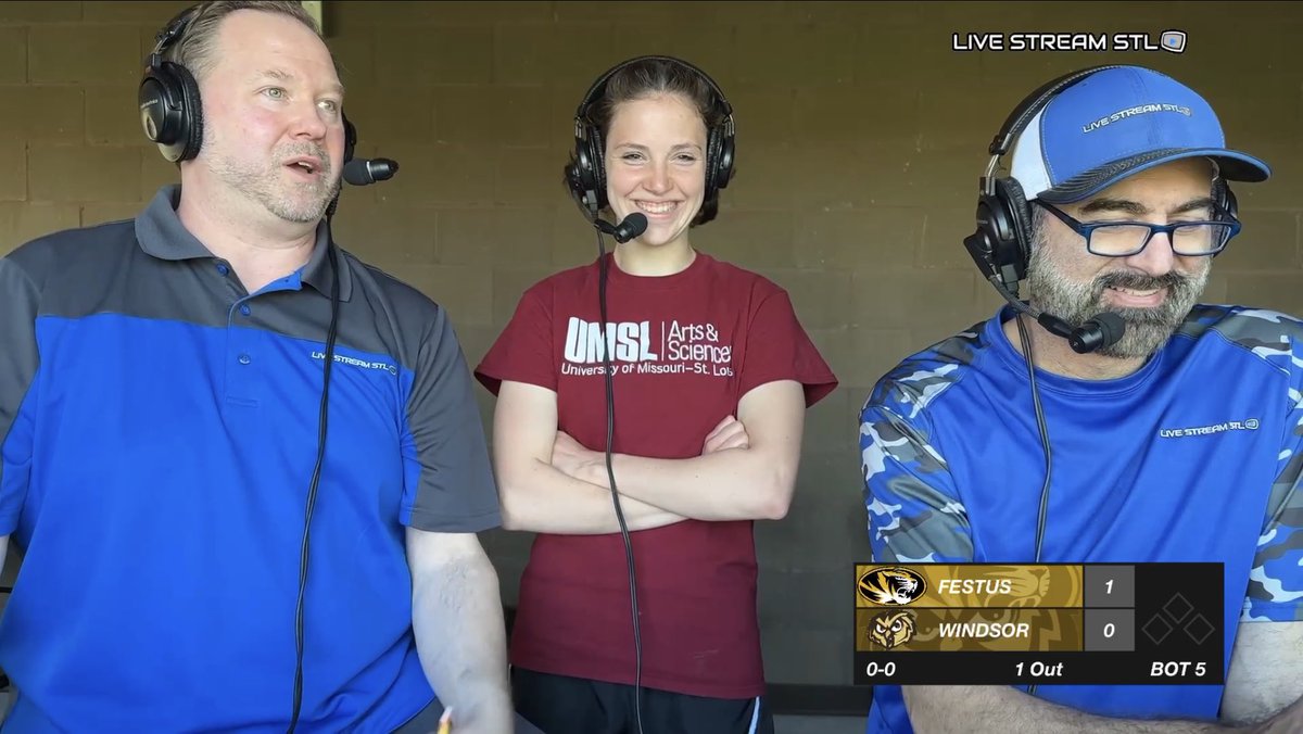 LiveStreamSTL's tweet image. We had Windsor State Qualifier Delaney Rapp from Windsor Girls Wrestling in the booth today talking about her experience. She’s an amazing young lady!!! @OwlsActivities @WindsorHighOwls @WindsorStrength