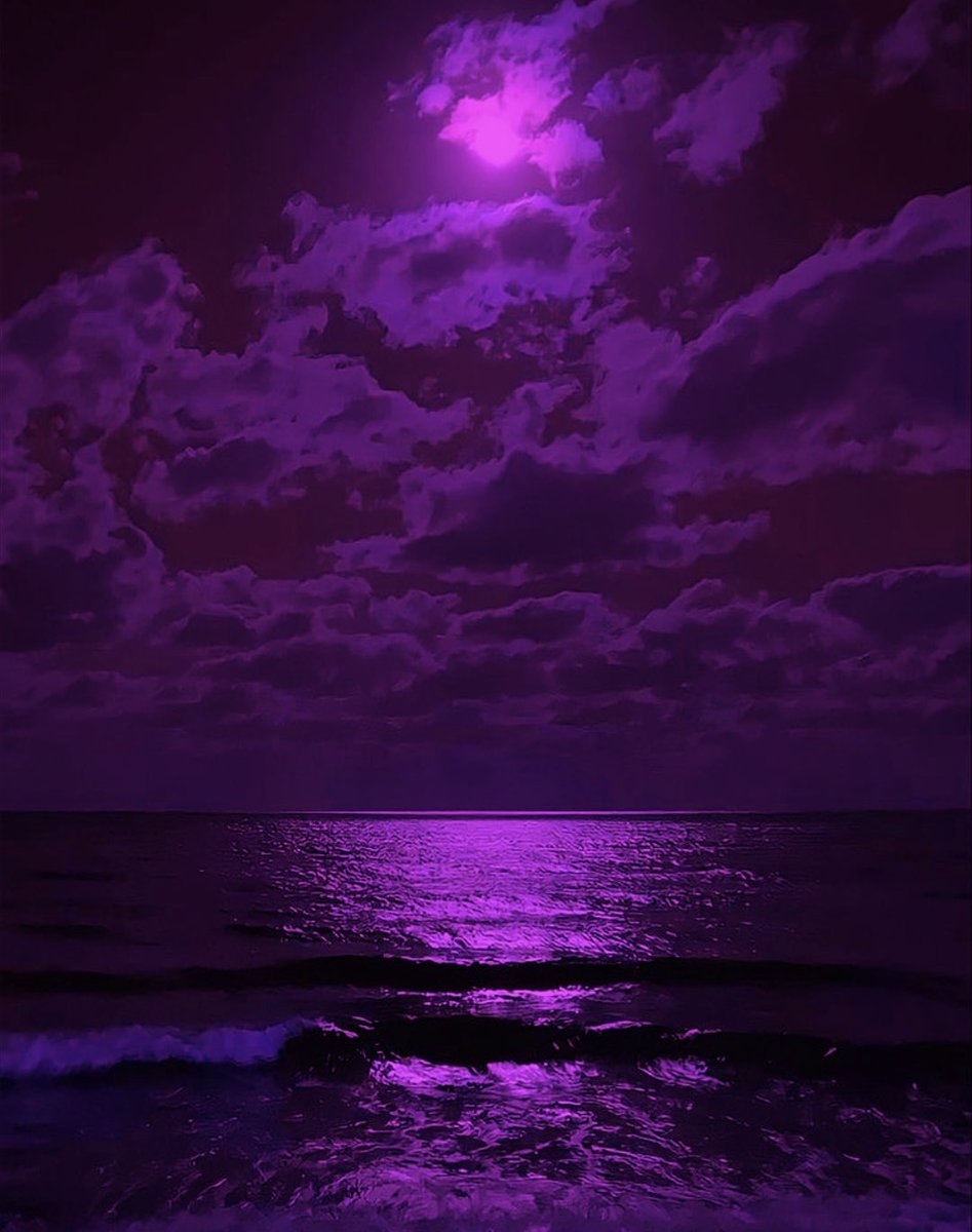 LuisFonsi's tweet photo. ¿Vieron la luna rosa? Simplemente fue un momento en mi mente y se quedó guardado así… 🎆 https://t.co/p1U0FTltzG
